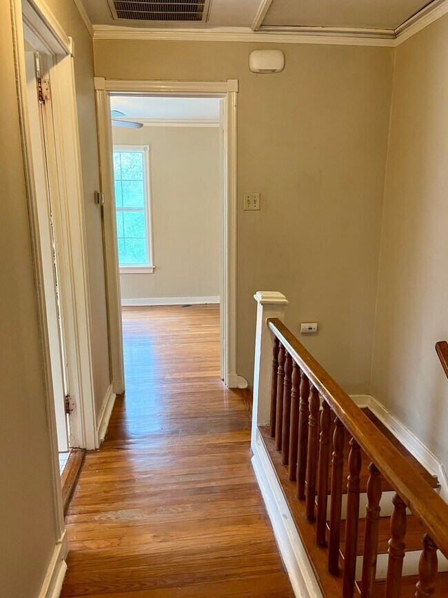 Building Photo - Great location in Garden District seconds from Downtown and LSU!