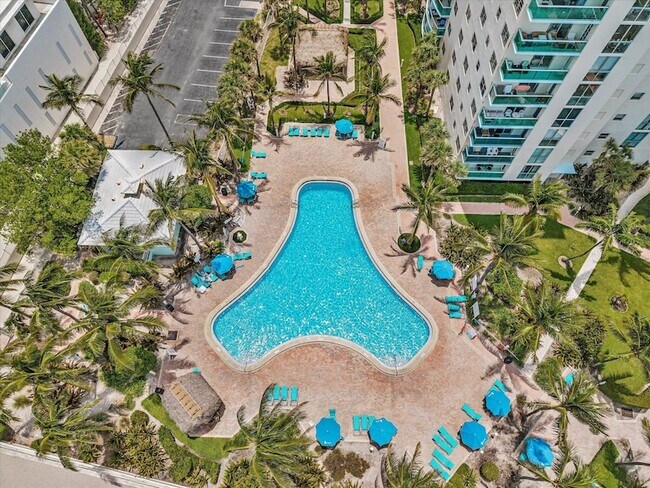 Building Photo - 3901 S Ocean Dr