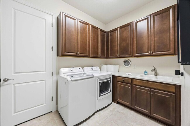 Building Photo - 5400 Manchini St