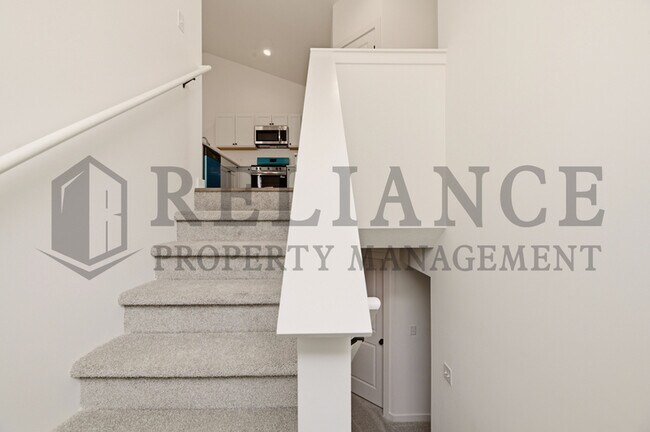 Building Photo - 5249 N Pinecrest Ct