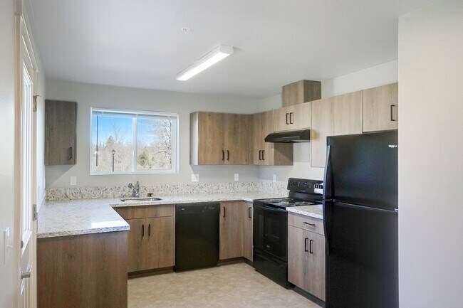 Building Photo - 2Bd/2Ba Upper Level Apartment - Available Now!