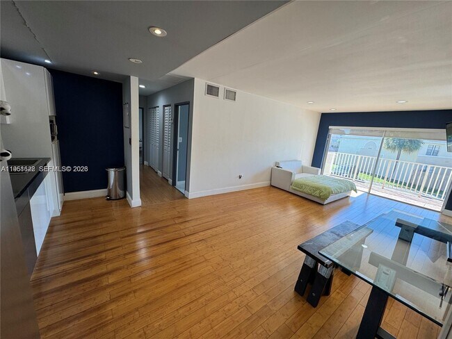 Building Photo - 4350 NW 79th Ave