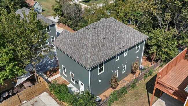 Building Photo - 576 S Willow Ave