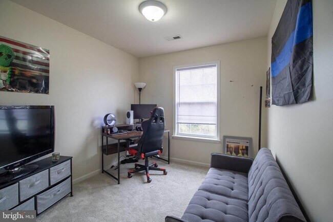 Building Photo - 113 Aero St