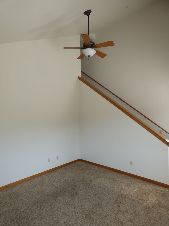 Building Photo - APPLICATION PENDING - Quiet living close t...