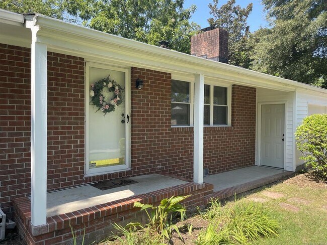 Building Photo - 107 Caran Rd