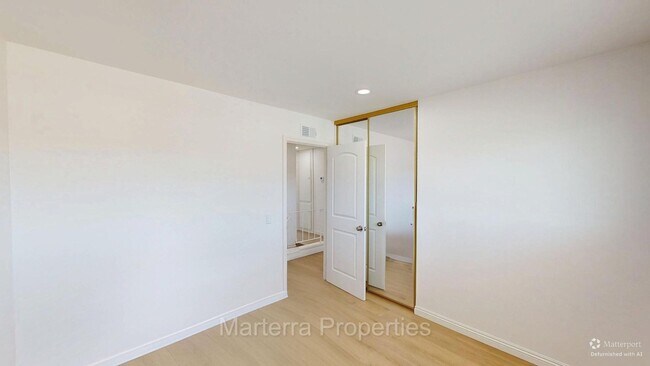 Building Photo - 17755 La Rosa Ln