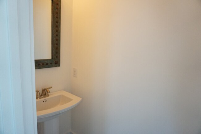 Building Photo - 3BR/3.5BA End Unit Townhome in Summerwalk!  $2,975/month - Pet friendly*