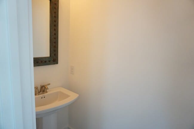 Building Photo - 4032 Tamarisk Ln