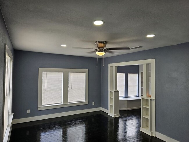 Primary Photo - 2 bedroom house for rent in Downtown Killeen