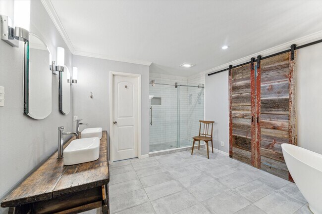 Building Photo - 3106 Redwood Lodge Dr