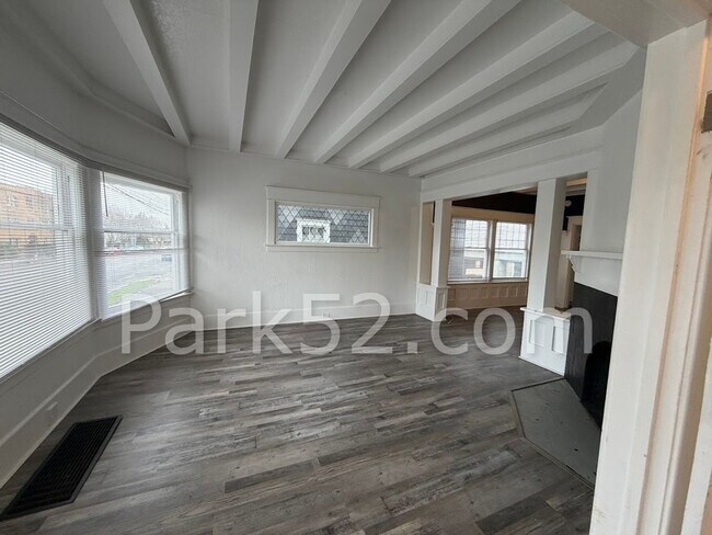 Building Photo - 1406 S 6th Ave