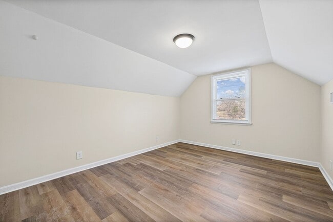 Building Photo - 564 Briarwood Dr