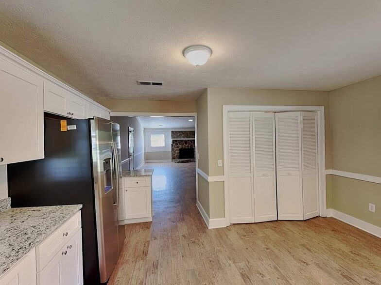 Building Photo - 1694 Webb Gin House Rd