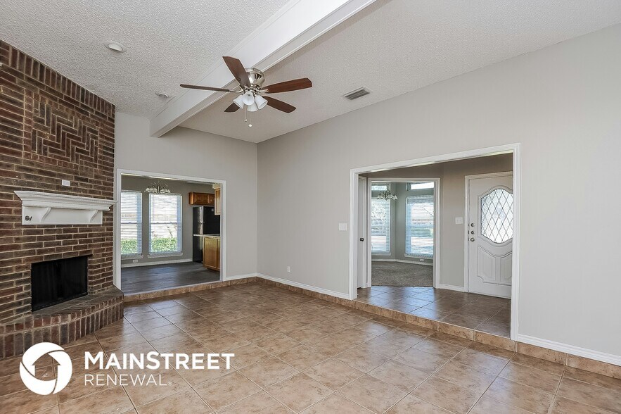 Building Photo - 707 Gunnison Ct