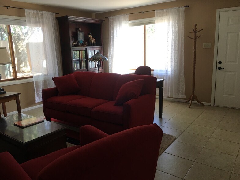 Building Photo - 2308 Cedros Cir