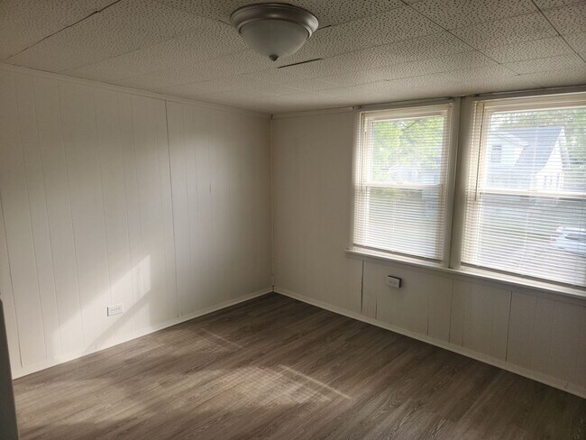 Building Photo - 1122 Larchmont Ave