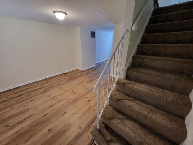 Building Photo - 3 Bed w/ Finished Basement