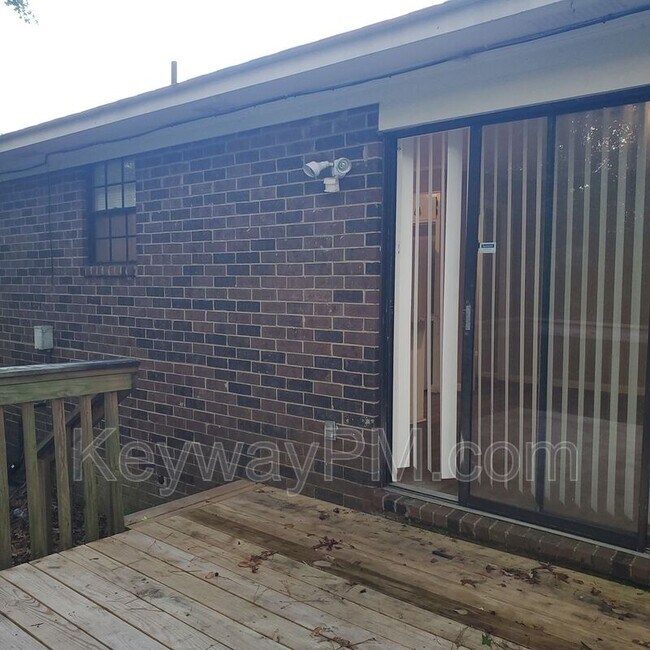 Building Photo - 122 Shadowood Dr