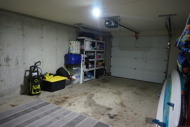 Building Photo - 17 B Spring Glen Rd