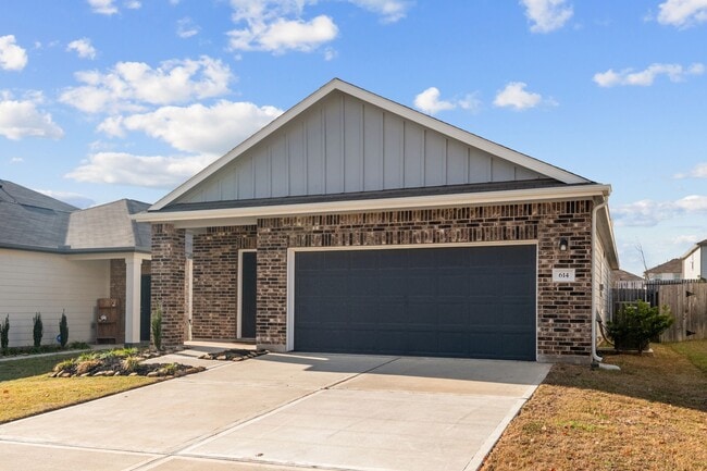 Building Photo - 614 Edge Lake Ct