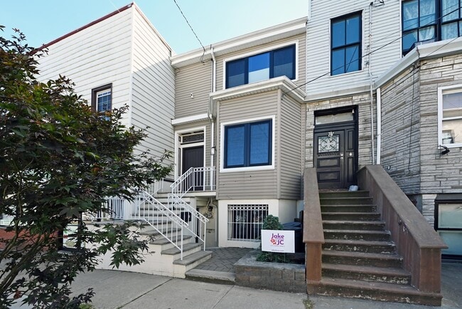 Building Photo - 49A South St