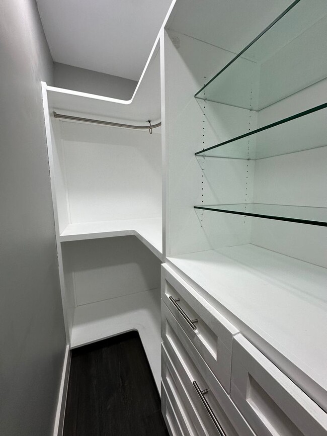 Building Photo - 4 Bedroom/3 Bathroom House in Piney Flats, TN