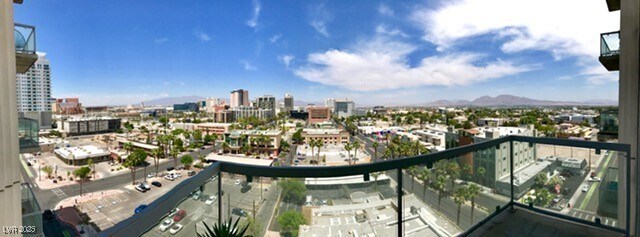 Building Photo - 900 S Las Vegas Blvd