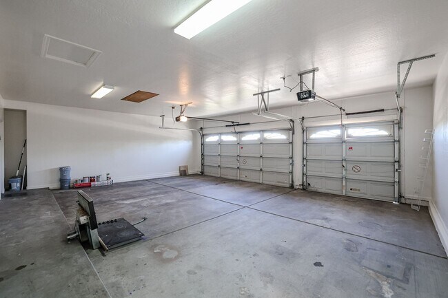 Building Photo - COMING SOON!! INCREDIBLE 5-BEDROOM 3 BATH, ALMOST 4000 SFT IN CORE CHANDLER