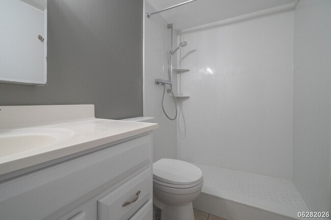 Building Photo - $2,250 / 1br - 1 BED 1 BATH CONDO IN KEMO'O BY THE LAKE