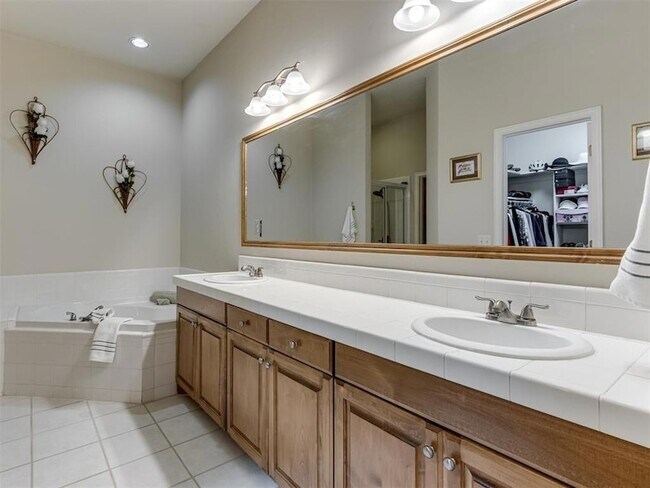 Building Photo - 15400 Swallowtail Rd