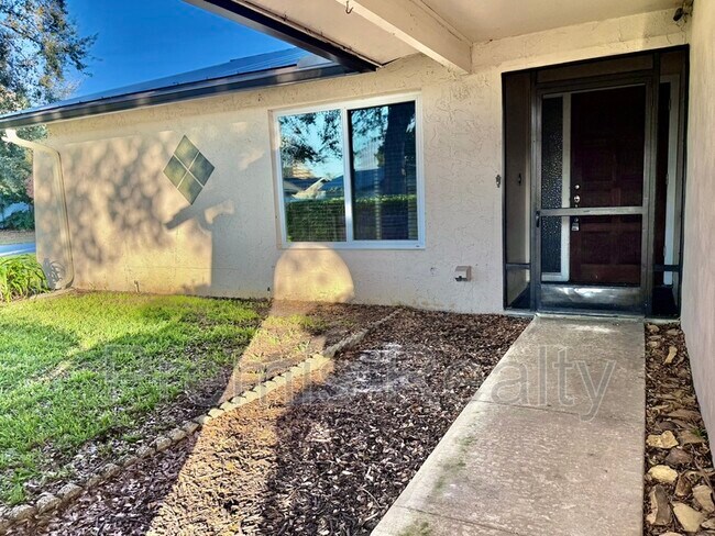 Building Photo - 2381 Timbercrest Cir W