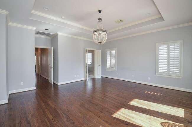 Building Photo - 625 Hartman St