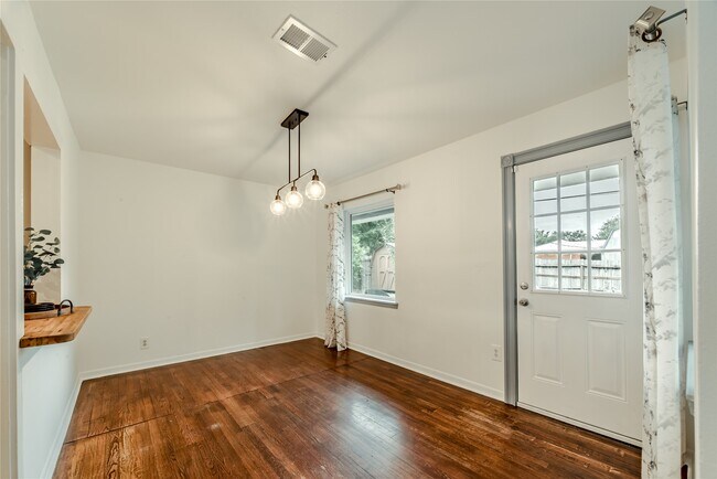 Building Photo - 4606 Nina Lee Ln