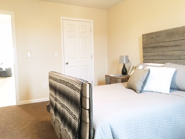 Large bedroom with spacious closet - 1907 6th Ave