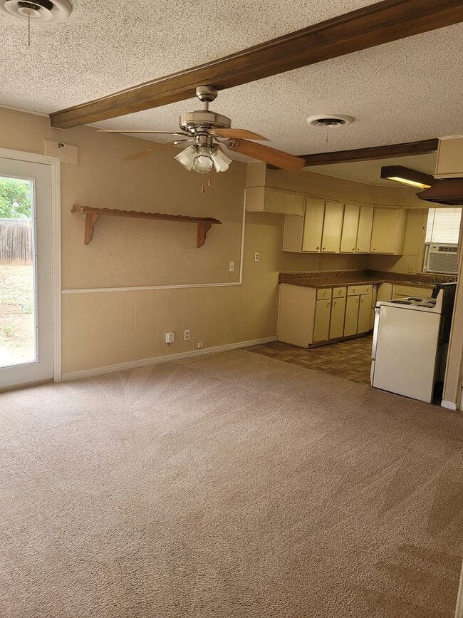 Building Photo - 924 S Crockett St