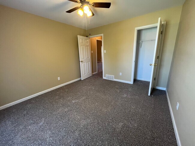 Building Photo - 9150 Hervay Cove