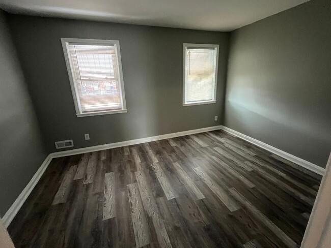 Building Photo - Newly Renovated Townhome available in 21224!