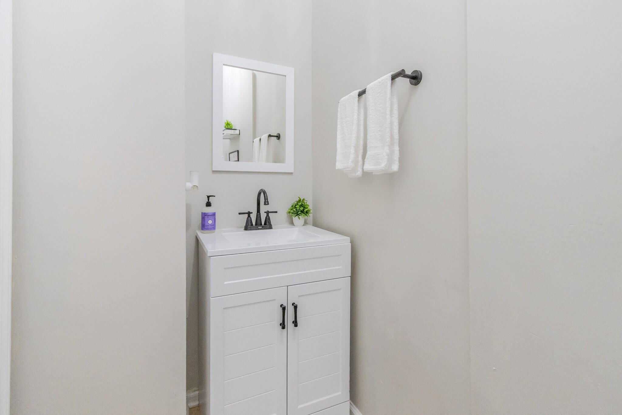 Building Photo - 1235 N Bond St