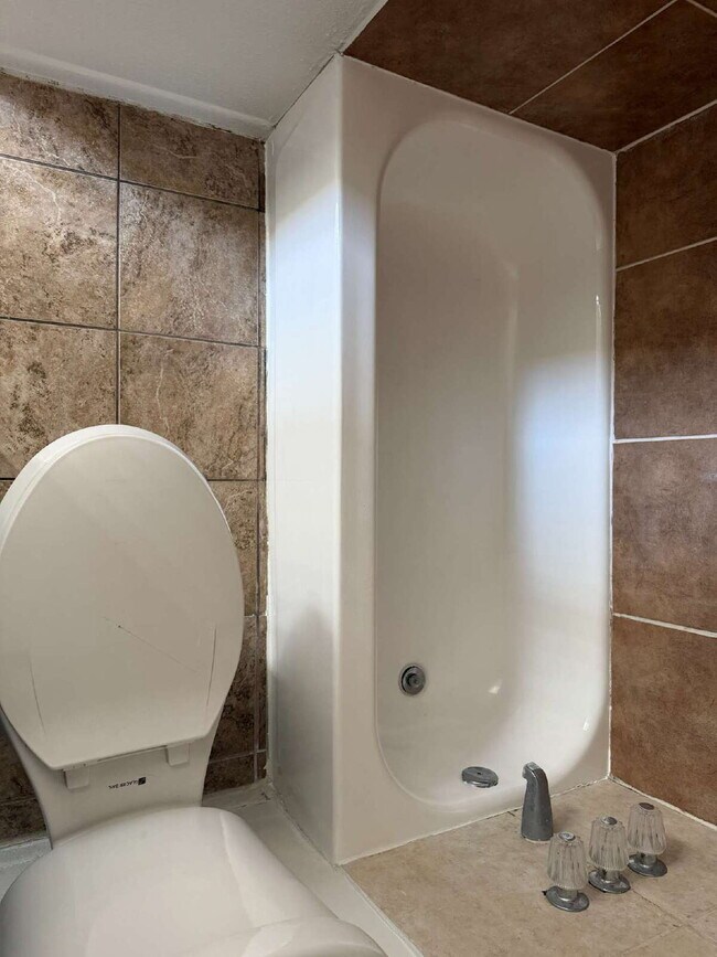 Building Photo - Charming 1-Bed/1-Bath Near SR-51 with Private Outdoor Space