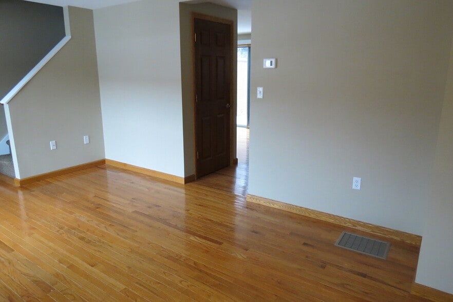 living room - 109 Glendale Rd