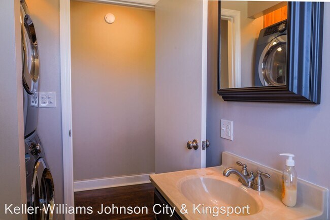 Building Photo - 2 br, 1 bath House - 617 Range St