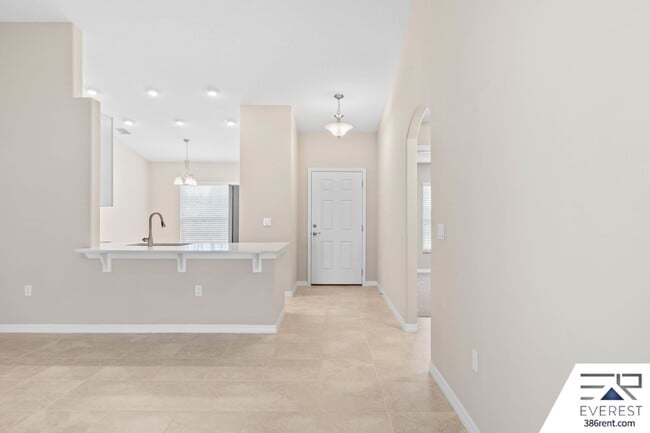 Building Photo - FULLY FENCED, LIKE NEW 4/3/2 ON A QUIET CUL-DE-SAC