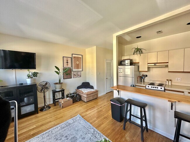 Building Photo - 0394 - Souliotis