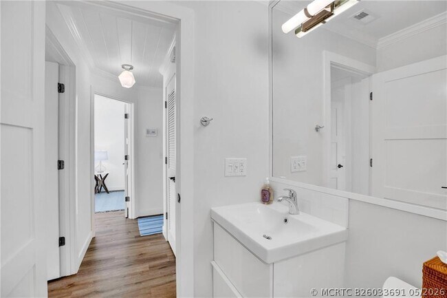 Building Photo - 1830 E Sandpiper Rd