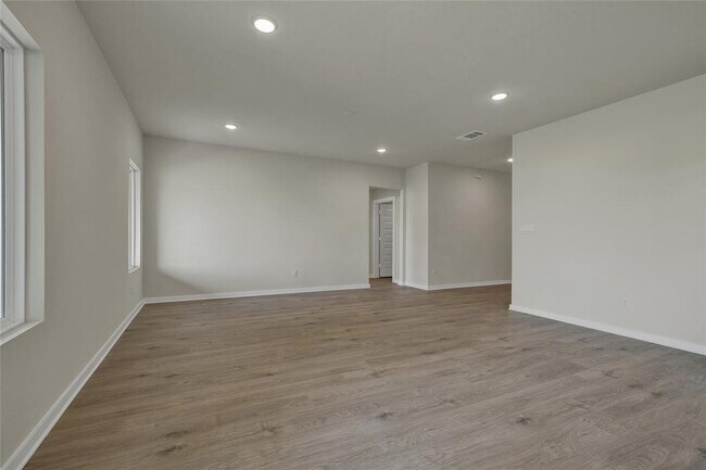 Building Photo - 160 Davis Mountain Dr