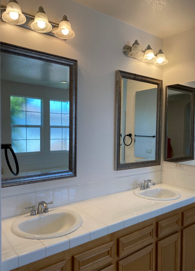 Building Photo - 4 bedroom, 3 bath Big Sky home!