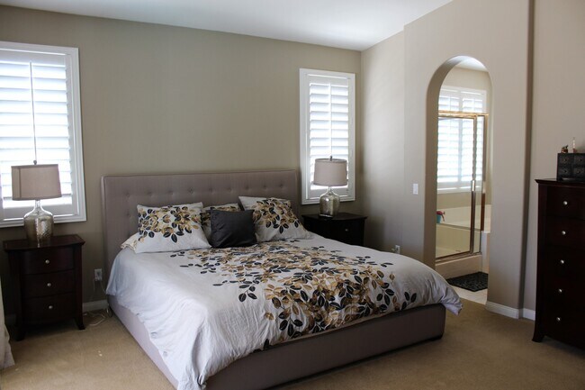 Building Photo - Beautiful 4 Bed 2.5 Ba, Single Story Pool Home with RV/Boat Parking