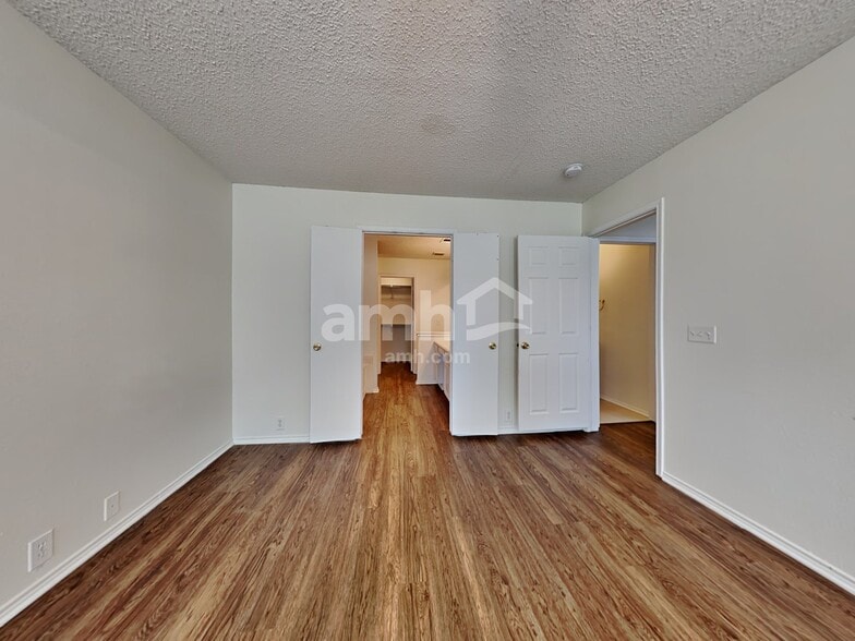 Building Photo - 214 High Pointe Ln