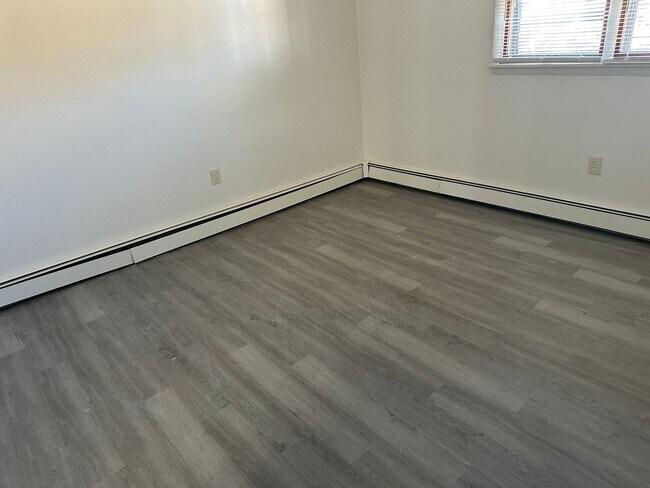 Building Photo - 1 Bedroom 1 bath 3rd floor unit in Boardman